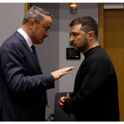 ВИДЕО - Люксембургдун премьер-министри Зеленскийге адепсиз ишарат кылды деп айтылууда