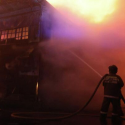 ВИДЕО - Крупный пожар на Маслосырбазе в Бишкеке локализован