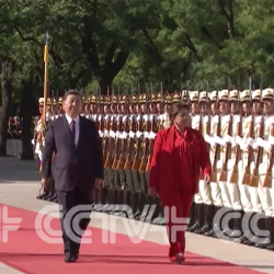 Кытай менен Гондурас эки лидердин жолугушуусунан кийин биргелешкен билдирүү таратты