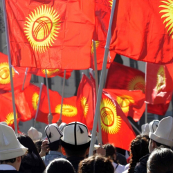 Он үч жылда Кыргызстандын калкы канча миллионго көбөйдү?