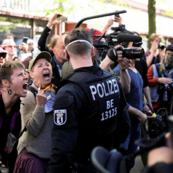 Германияда фармацевттер массалык түрдө иш таштоодо