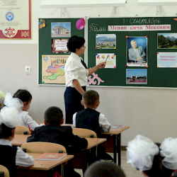 Жыл сайын “мыкты мугалим” жана “мыкты тарбиячы” конкурсу өтөт. Шарттары