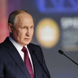 ВИДЕО - Путин: У нас ядерного оружия больше, чем у стран НАТО. Нас склоняют к его сокращению — хрен им