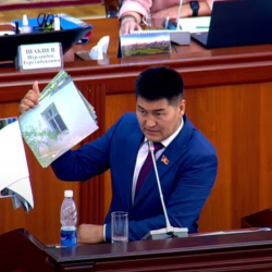 Шайлообек Атазов: Профсоюздар федерациясы өлгөн адамдарга жолдомо саткан