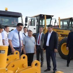 Кабмин закупил новую технику для строительства, ремонта и очистки дорог