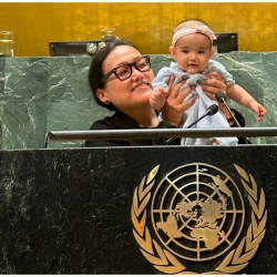 Аида Касымалиеванын БУУнун трибунасындагы сүрөтү талкууга алынды