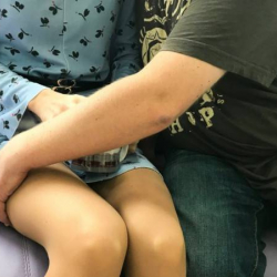 Керемет гимнаст және жезөкше Софи Ди камера алдында гимнастикамен айналысады! Resident Evil порно фотосуреттер тізімі