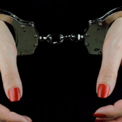 Башына ургулап... Чыр-чатактан улам аялы күйөөсүн сабап өлтүргөн