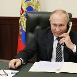 Путин Абхазиянын президенти менен телефон аркылуу сүйлөштү