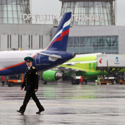 Туристы массово отказались лететь во Францию