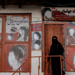 Талибы объяснили запрет салонов красоты в Афганистане