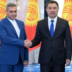 Садыр Жапаров предложил провести заседание кыргызско-иранской комиссии в КР