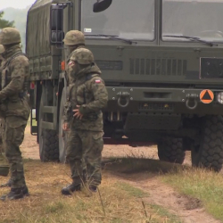 Польша начала переброску военных и техники к границе с Белоруссией, - СМИ