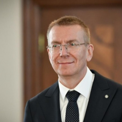 ФОТО - Первый президент-гей в Европе. Эдгарс Ринкевичс вступил в должность президента Латвии