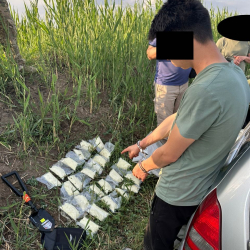 ВИДЕО - В Кыргызстане задержан ещё один член международного наркосиндиката с более 6 кг мефедрона
