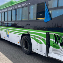 Казакстанда поезд менен жүргүнчүлөрү бар автобус сүзүштү