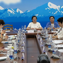 Кыргызстанда 10 жылда депутат айымдардын саны төрт эсеге өстү