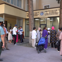 Аттестат ала албай жаткан 84 окуучунун ата-энеси бийликке кайрылуу жолдоду