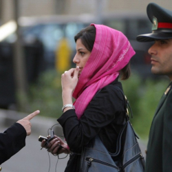Власти Ирана объявили о возвращении полиции нравов, которая следит за соблюдением норм ношения хиджаба