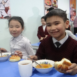 Правительством РФ принято решение о выделении $15 миллионов на школьное питание в Кыргызстане