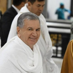 СҮРӨТ - Шавкат Мирзиёев ыйык Кааба ташынын ичине кирди