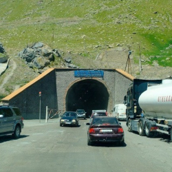 Айдоочуларга эскертүү: Төө-Ашуудагы тоннель 10 саатка чейин жабылып турат