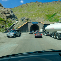 Движение через туннель имени Кольбаева на перевале Тоо-Ашуу будет ограничиваться