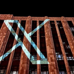 Маск сменил название и логотип Twitter