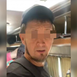 “Ээ былжырабачы”. №175 маршруттук таксиде кызды сабап салган адам изделүүдө