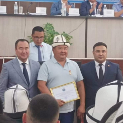 Атамбаевдин шоопуру Илмиянов «Лейлек районунун ардактуу атуулу» наамын алды