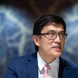 Эдил Байсалов Жогорку Кеңештин депутаттарынан кечирим сурады