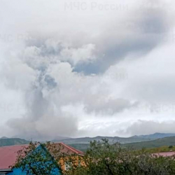 ВИДЕО - На вулкане Эбеко зафиксирован пепловый выброс