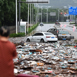 В Китае во время проливных дождей погибли 11 человек, пострадало 44,6 тысячи