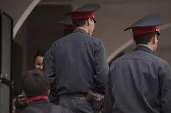 Бишкекте милиция кызга ыдык көрсөткөнгө аракет кылган деп шектелүүдө