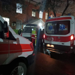 Сотрудники скорой помощи Бишкека недовольны заработной платой. Провели акцию у Минздрава