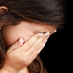 12 жаштагы кыз достору тарабынан токмок жеп ооруканага түштү