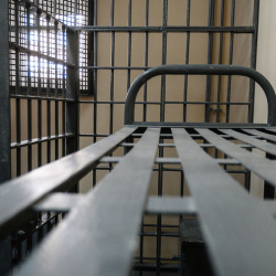 Орусия 22 кишинин өлүмүнө айыпталган тажик жаранын Душанбеге өткөрүп берди