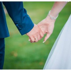 41 жаштагы аял курбусунун 16 жаштагы уулуна турмушка чыкты