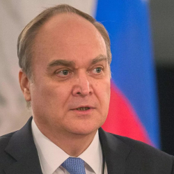 РФ элчиси: :аңы санкциялар АКШнын каржы системасынын алсыздыгын ырастайт