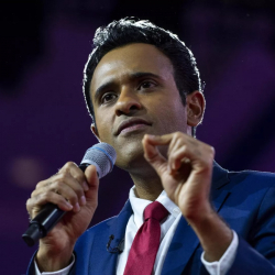 АКШ президенттигине талапкер Украина НАТОго кирбей турганына убада кылды