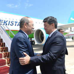 СҮРӨТ - Өзбекстандын премьер-министри Кыргызстанга иш сапары менен келди
