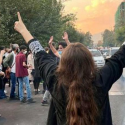 Иранда хиджаб кийүүдөн баш тарткандар 10 жылга чейин камалат