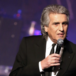 Умер итальянский певец Тото Кутуньо