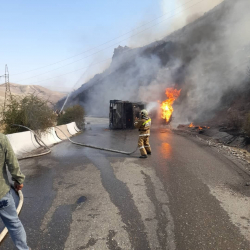 Жалал-Абадда май ташуучу унаа оодарылып, 8 куб солярка күйүп кетти