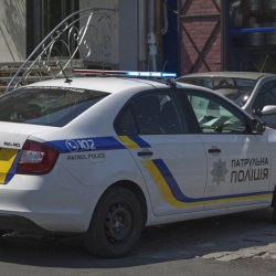 СҮРӨТ - Киевде аскерлердин мүрзөсүндө бийлеген эки кыз кармалды