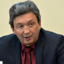 Сотторду SMS менен тескеген Замирбек Базарбековдун реформасынан соттордун жүрөктөрү түшүп...