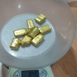 Ош аэропортунда металл куймаларын мыйзамсыз алып келген чет өлкөлүк жаран кармалды