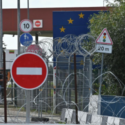 ТИМ: Литванын чек арасында 90дой кыргызстандык унаа тыгында калды