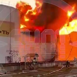 Рядом с аэропортом в Сочи слышали взрыв, после которого начался пожар на топливом резервуаре
