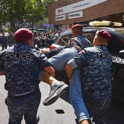 В Ереване с раннего утра начались акции протеста: задержаны 168 человек